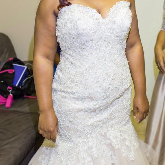 Mermaid Style Wedding Dress - Picture 5 of 5